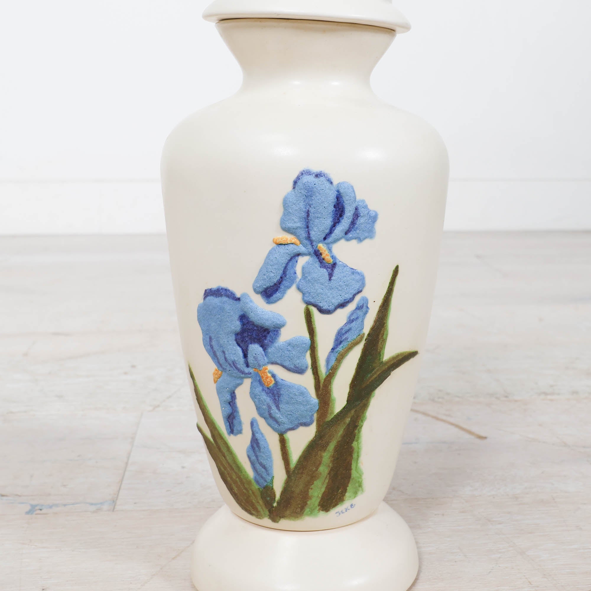 Pretty Pretty Vintage Vase | Vintage Furniture – Scout Design Studio