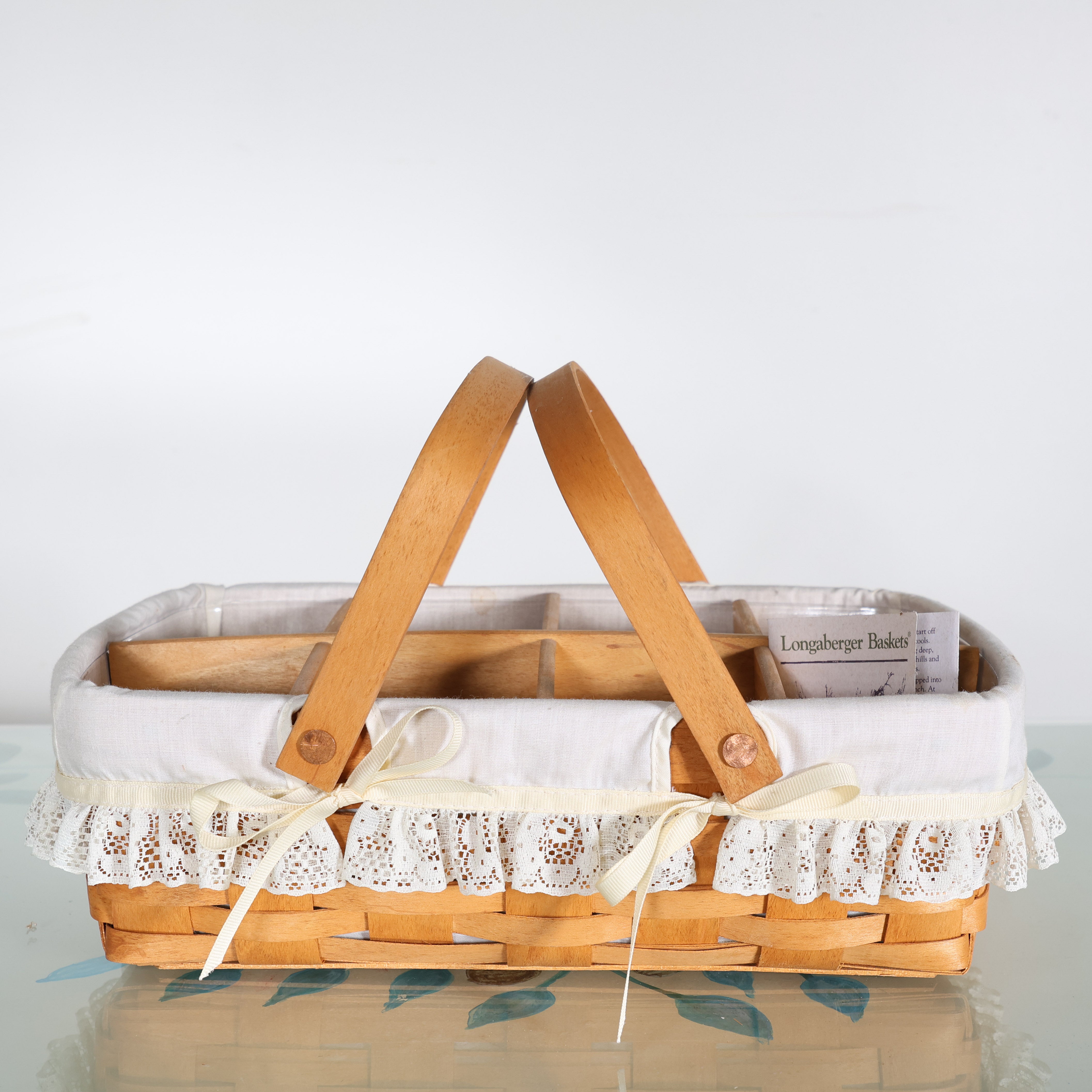 Longaberger Basket ライナー＆栞付・アンティーク シャビー Pair of Lace Longaberger Baskets | Vintage Decor – Scout Design Studio
