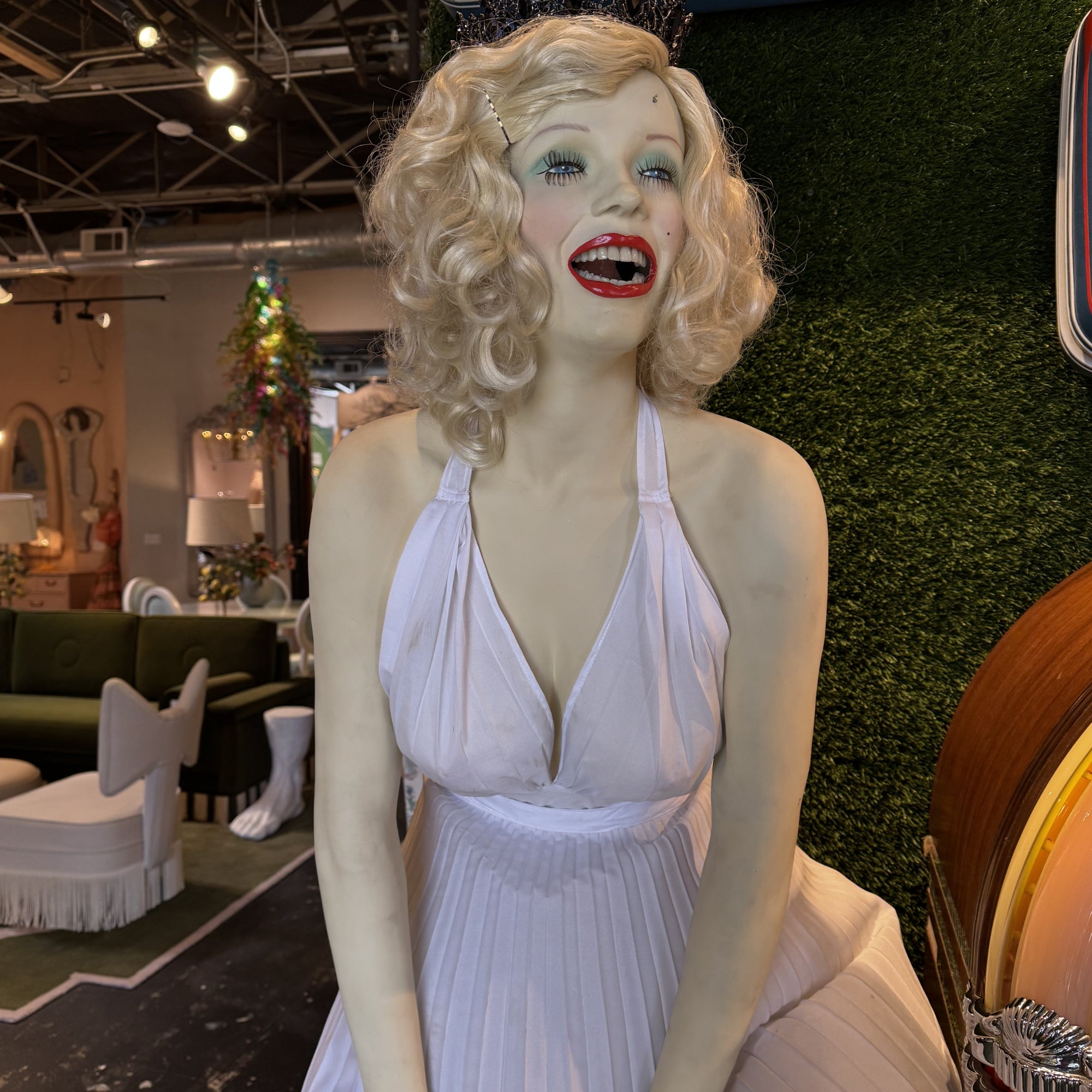 Marilyn Monroe Life Sized Statue with Fan – Scout Design Studio