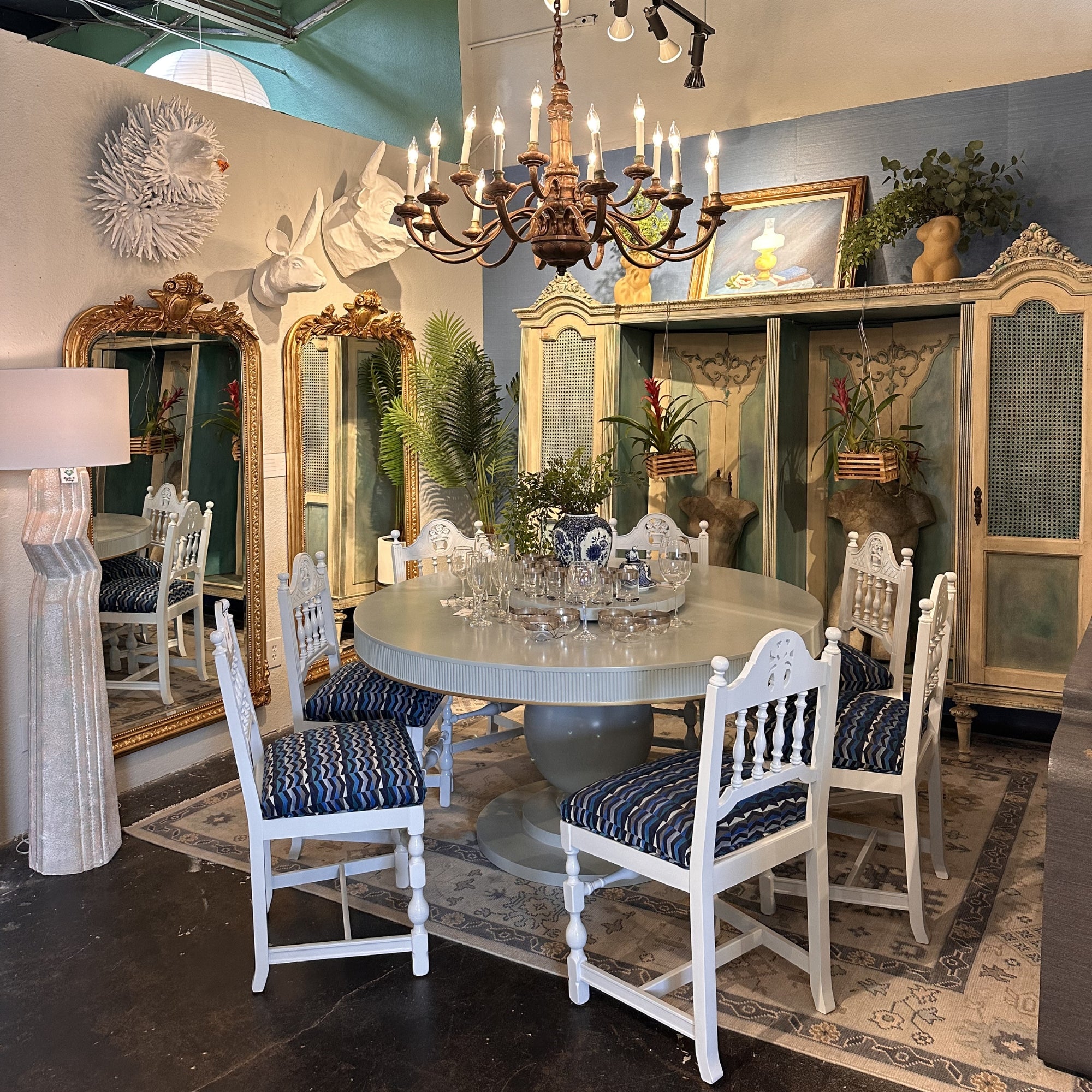 ミッドセンチュリー ヴィンテージ ルーサイトシャンデリア 70s アメ Vintage 1970's 18 Light Candelabra Chandelier – Scout Design Studio