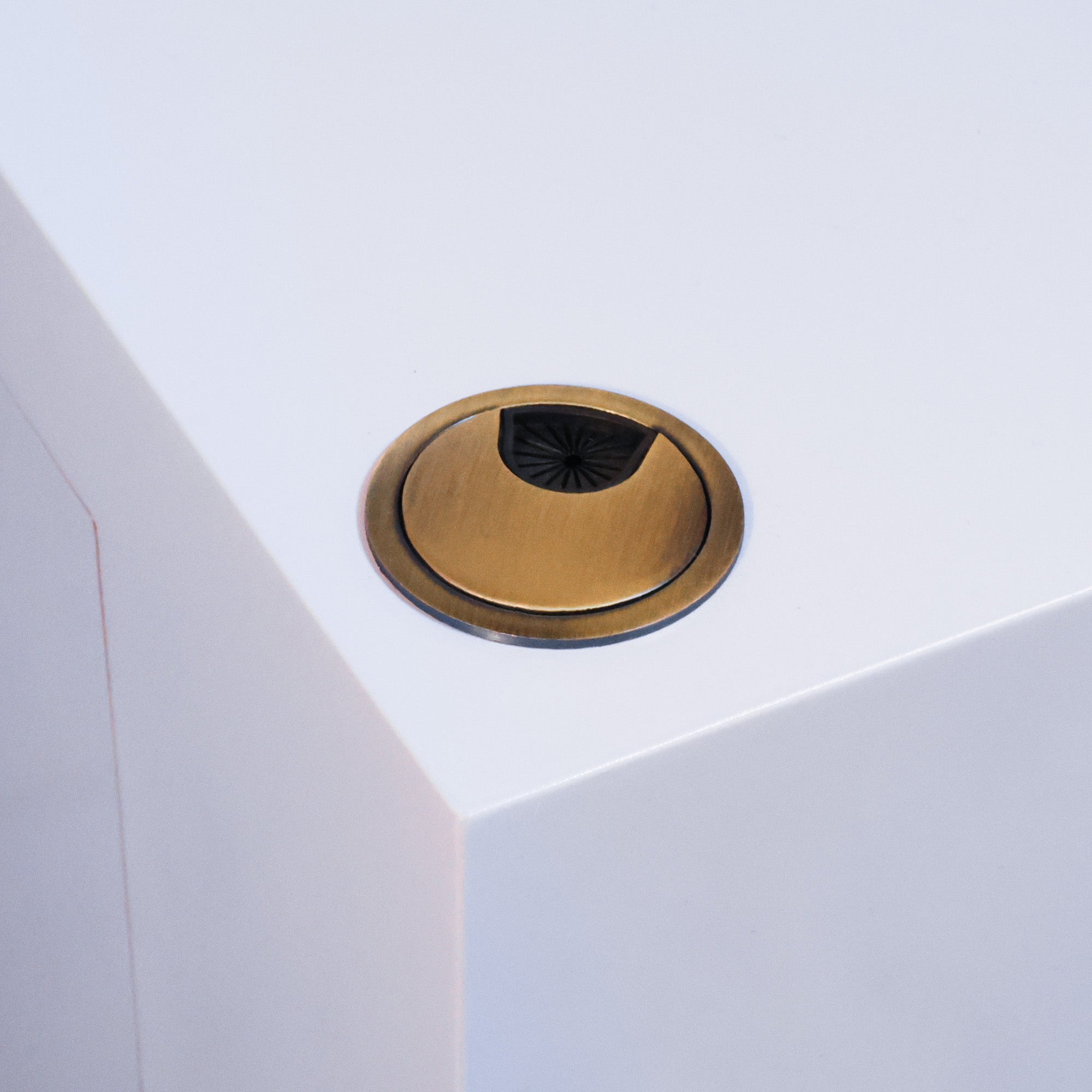 #color_merlin-lavender
#hardware_brass-fan